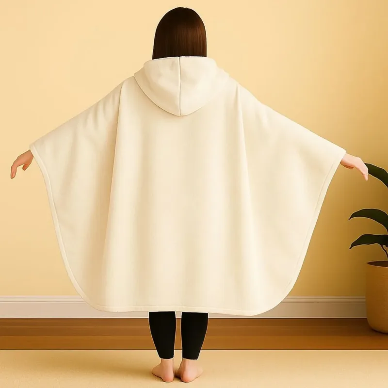 بطانية قابلة للارتداء باللون الأوف وايت - هودي مدمج - خامة مخملية فاخرة - للنساء والرجال